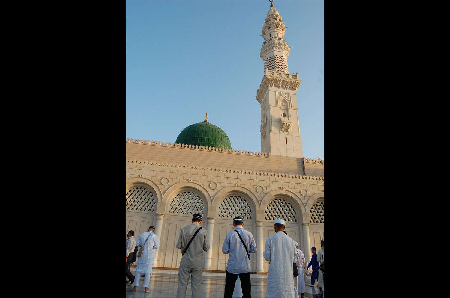 Flouting Wahabi doctrine, pilgrims pray to the Prophet Muhammad’s grave.